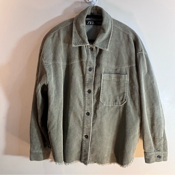 ZARA Sz M Shirt Jacket Oversized Corduroy Pockets Button Closure 100% Cotton - Picture 2 of 10